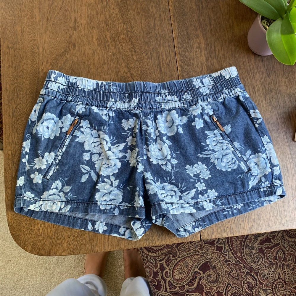 Small Floral mini shorts